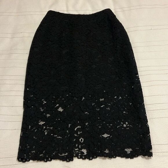 Beautiful H&M Black Lace Pencil Skirt - Picture 2 of 6